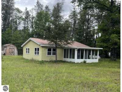 Home For Sale in Roscommon, Michigan