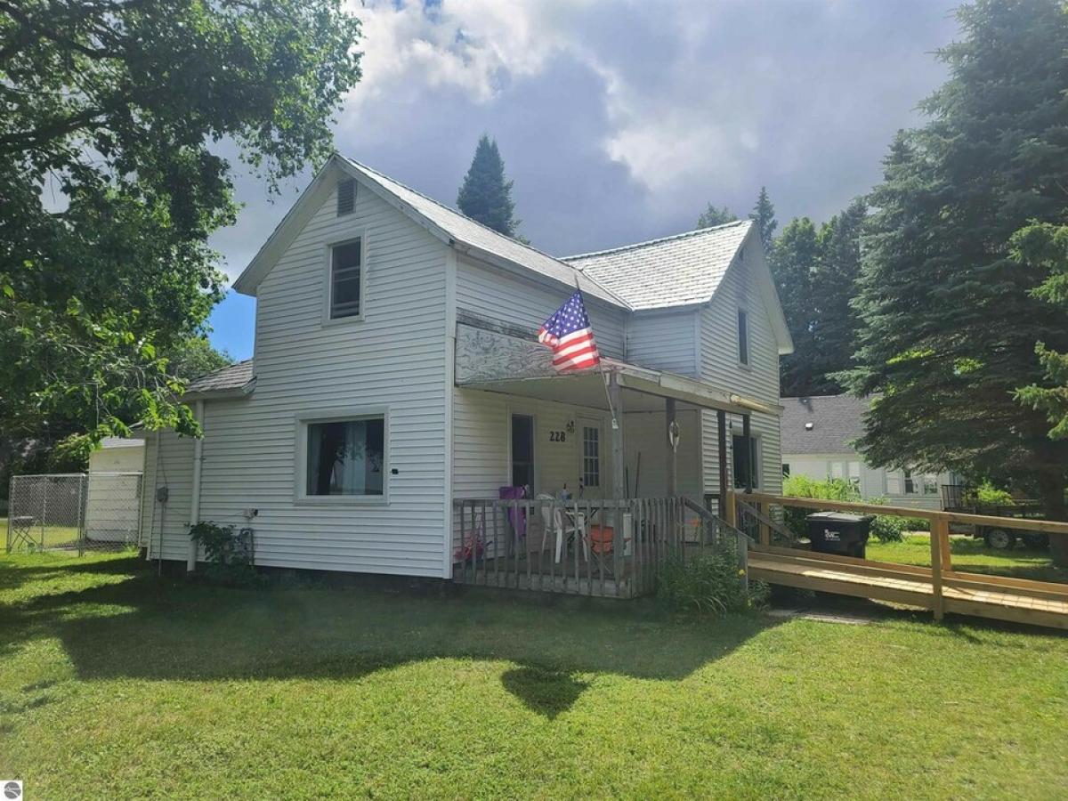 Picture of Home For Sale in Mancelona, Michigan, United States