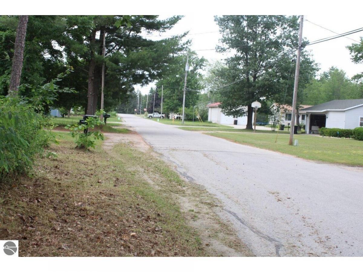 Picture of Residential Land For Sale in Kalkaska, Michigan, United States