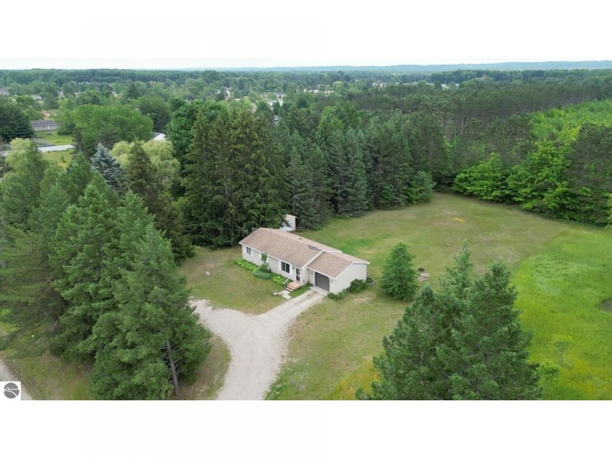 Picture of Home For Sale in Grawn, Michigan, United States