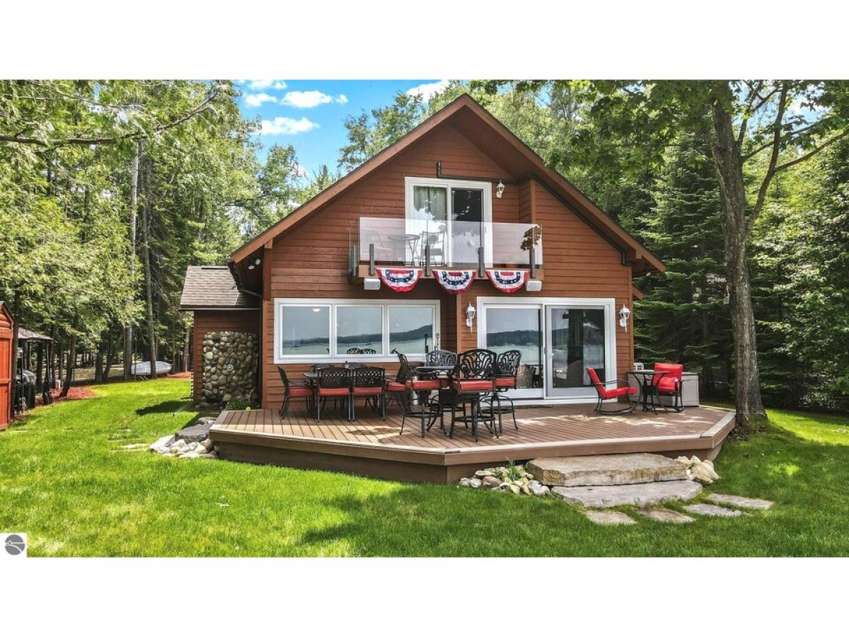 Picture of Home For Sale in Rapid City, Michigan, United States