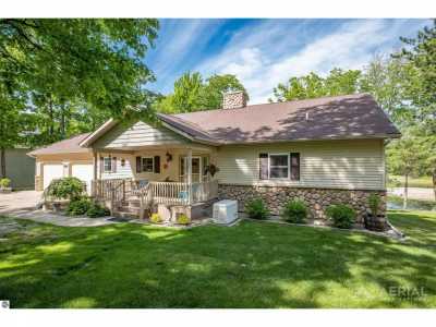 Home For Sale in Saint Helen, Michigan