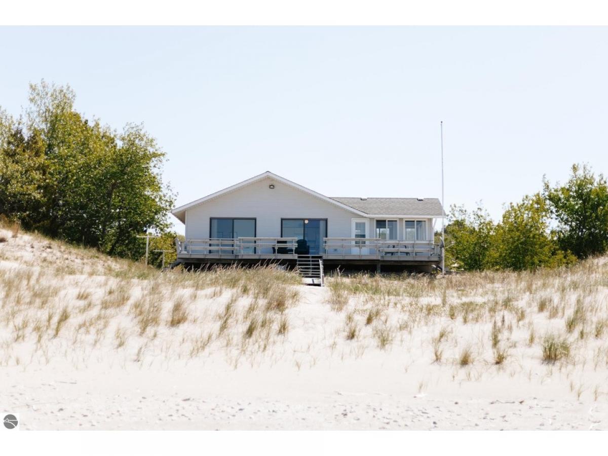 Picture of Home For Sale in Northport, Michigan, United States