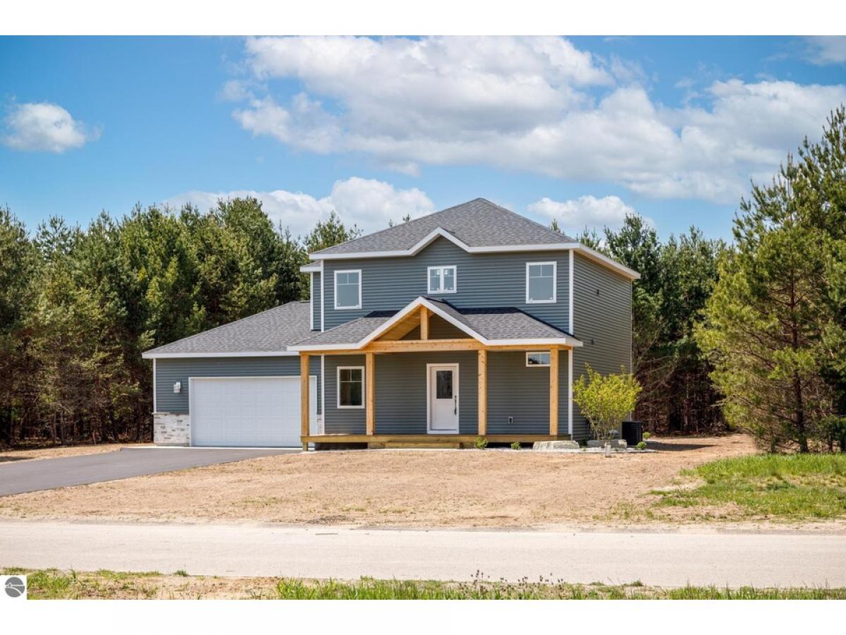 Picture of Home For Sale in Grawn, Michigan, United States