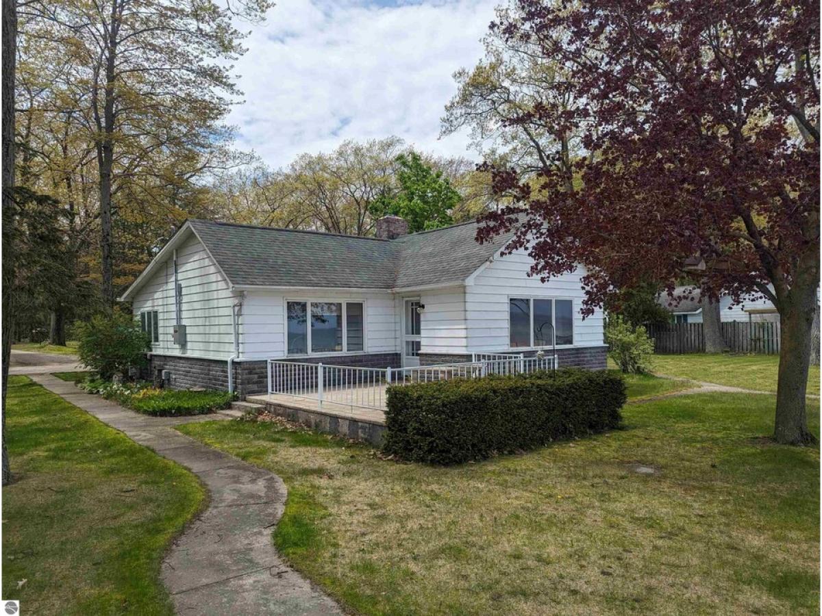 Picture of Home For Sale in Tawas City, Michigan, United States