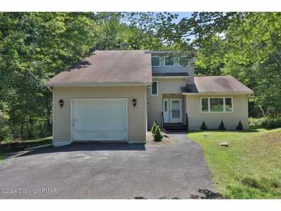 Home For Sale in Long Pond, Pennsylvania