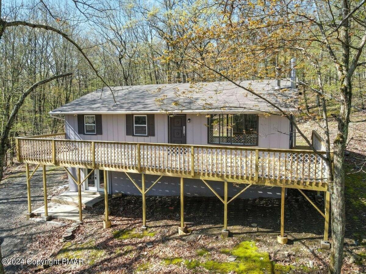 Picture of Home For Sale in Bushkill, Pennsylvania, United States