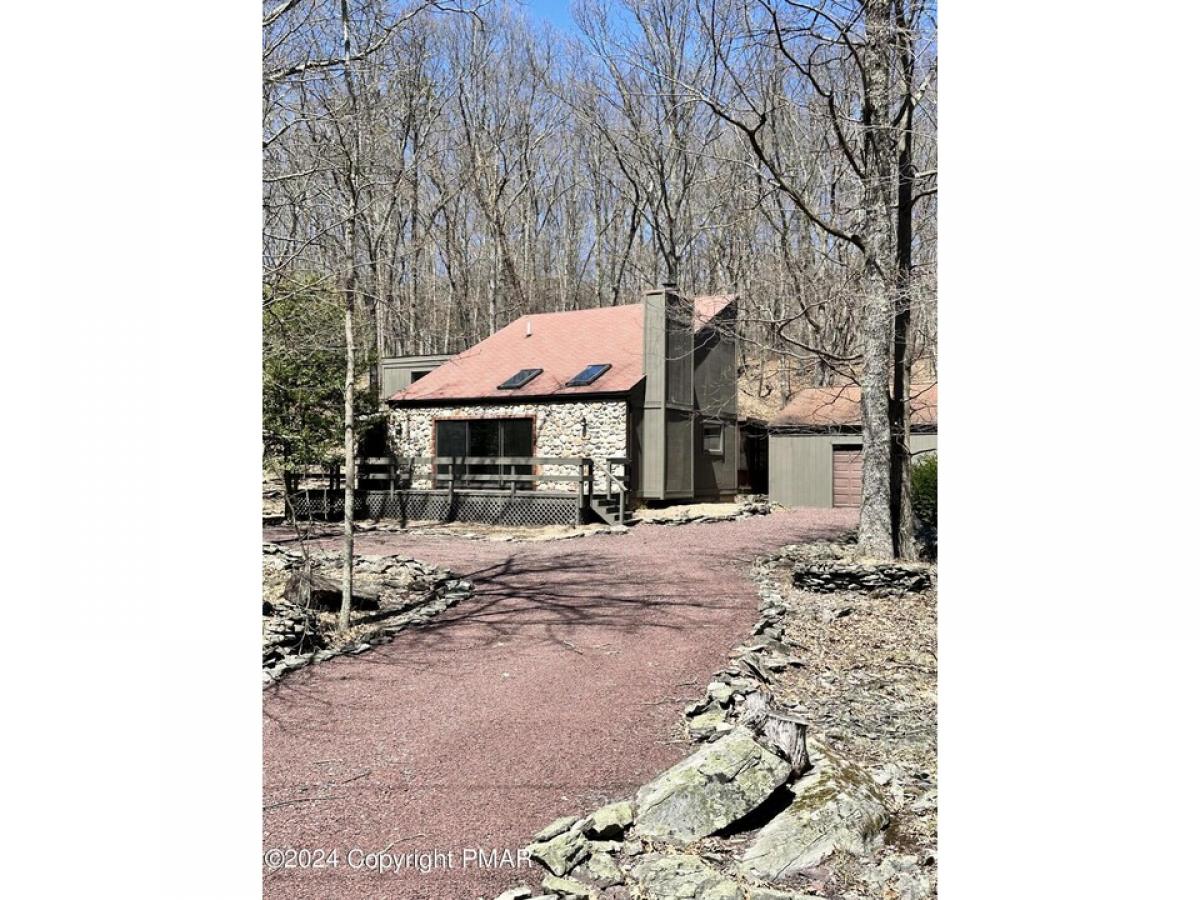 Picture of Home For Sale in Canadensis, Pennsylvania, United States