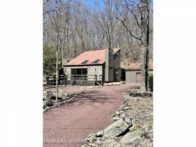 Home For Sale in Canadensis, Pennsylvania