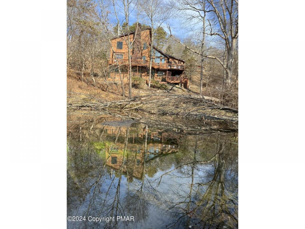 Picture of Home For Sale in Bushkill, Pennsylvania, United States