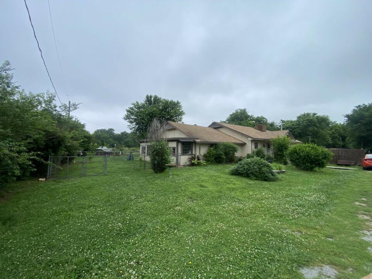 Picture of Home For Sale in Strang, Oklahoma, United States