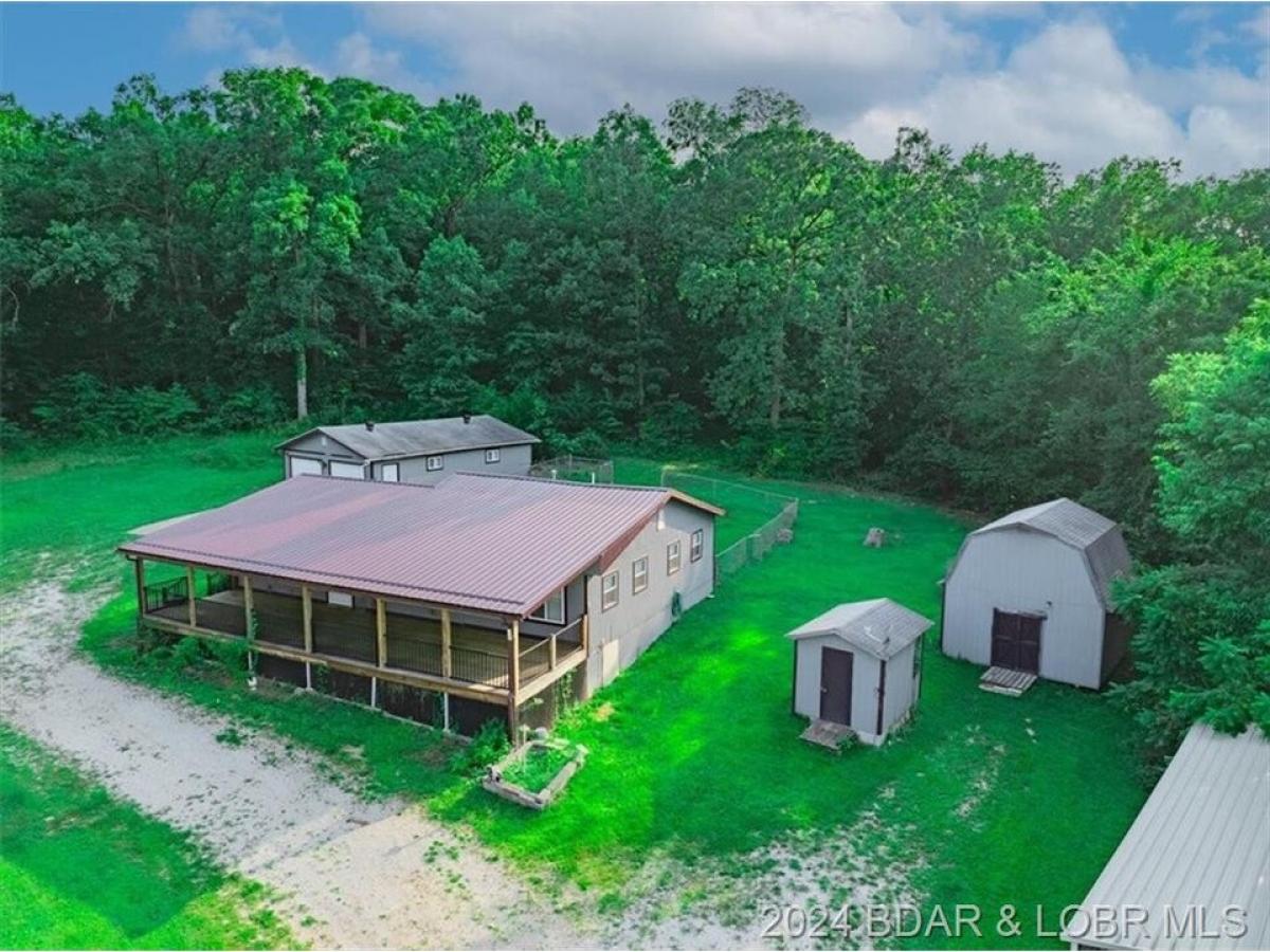 Picture of Home For Sale in Edwards, Missouri, United States