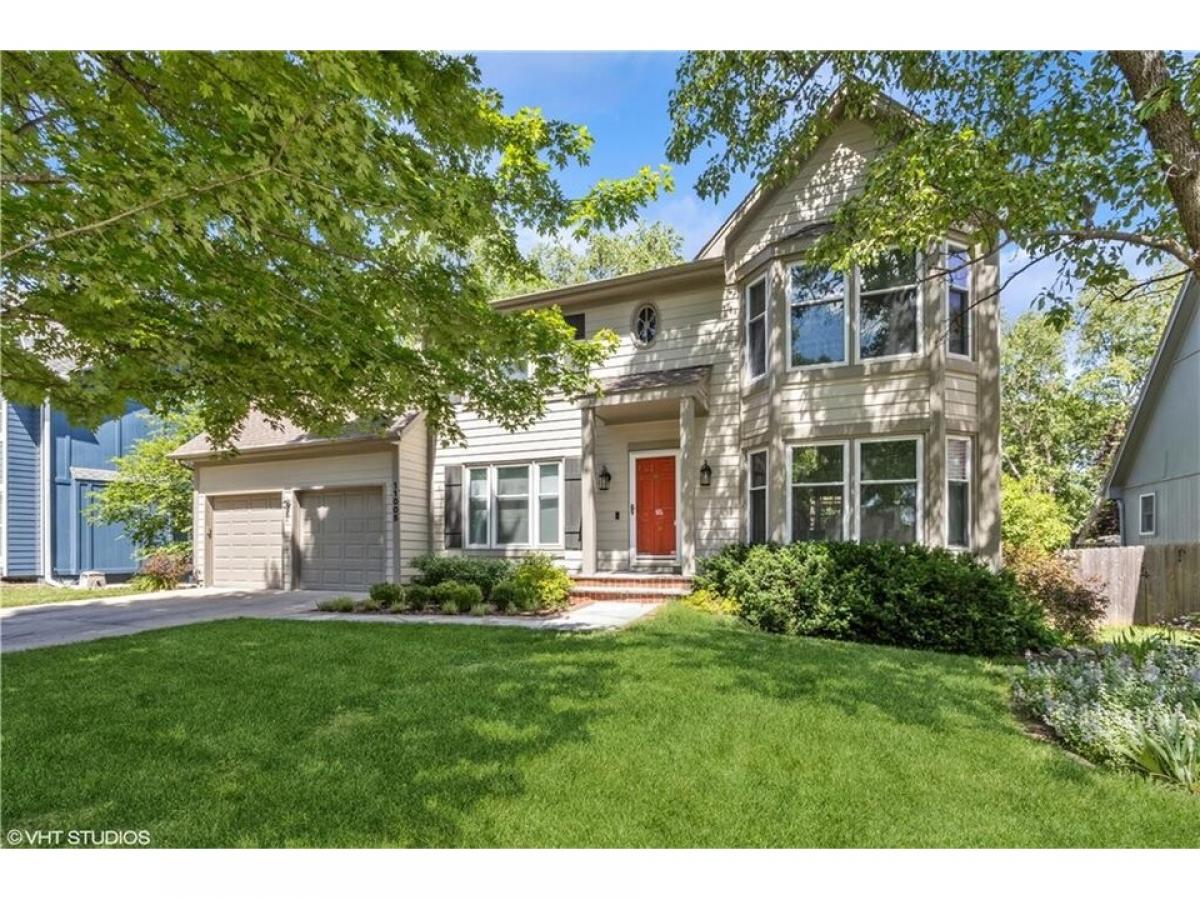 Picture of Home For Sale in Lenexa, Kansas, United States