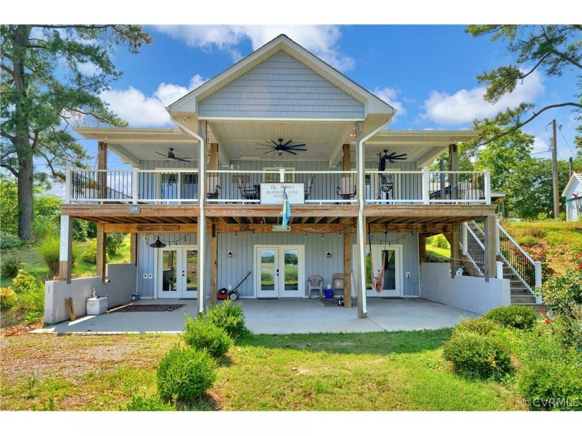 Picture of Home For Sale in Locust Hill, Virginia, United States