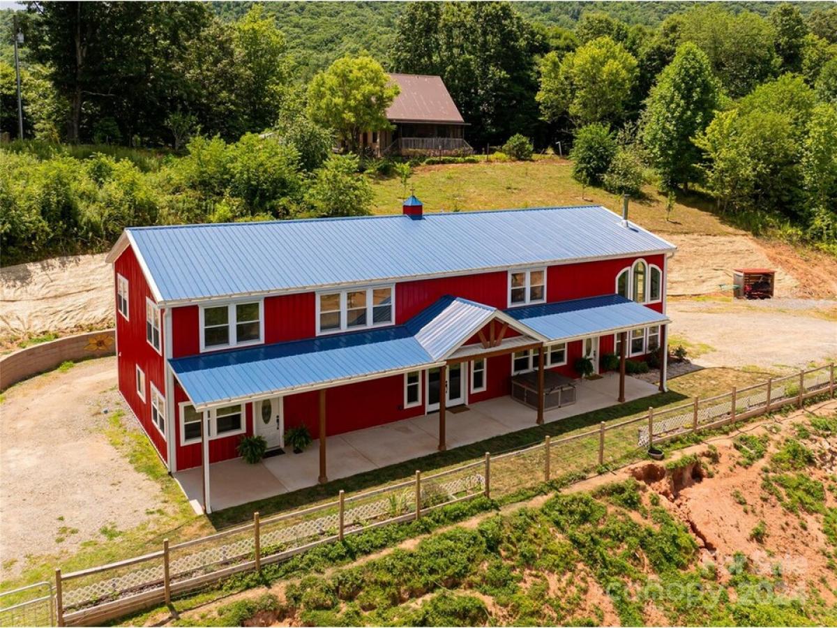 Picture of Home For Sale in Candler, North Carolina, United States