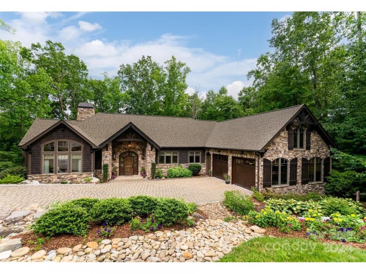 Picture of Home For Sale in Fairview, North Carolina, United States