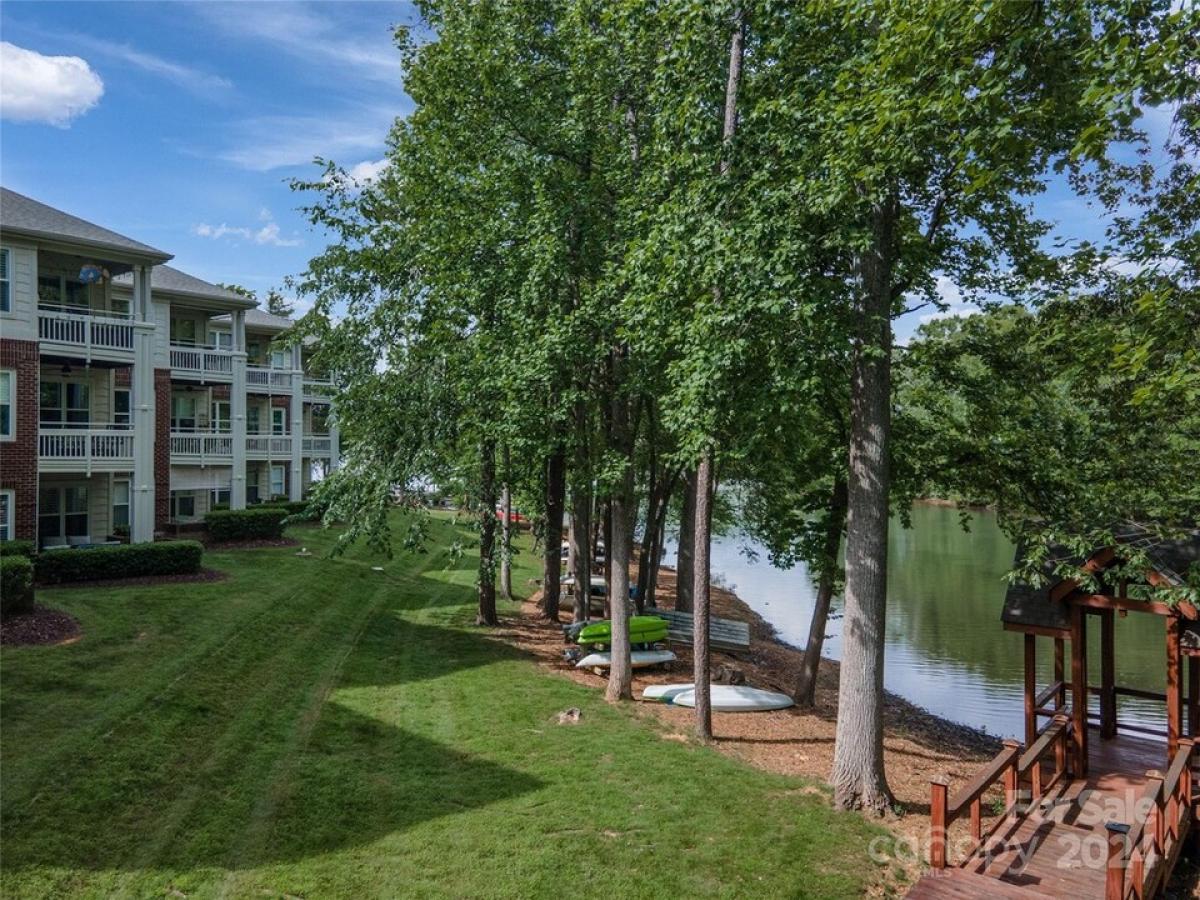 Picture of Home For Sale in Davidson, North Carolina, United States