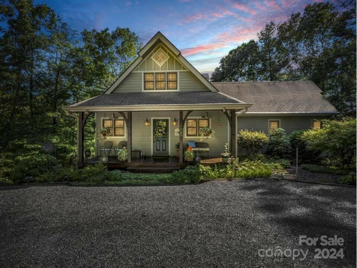 Picture of Home For Sale in Mill Spring, North Carolina, United States