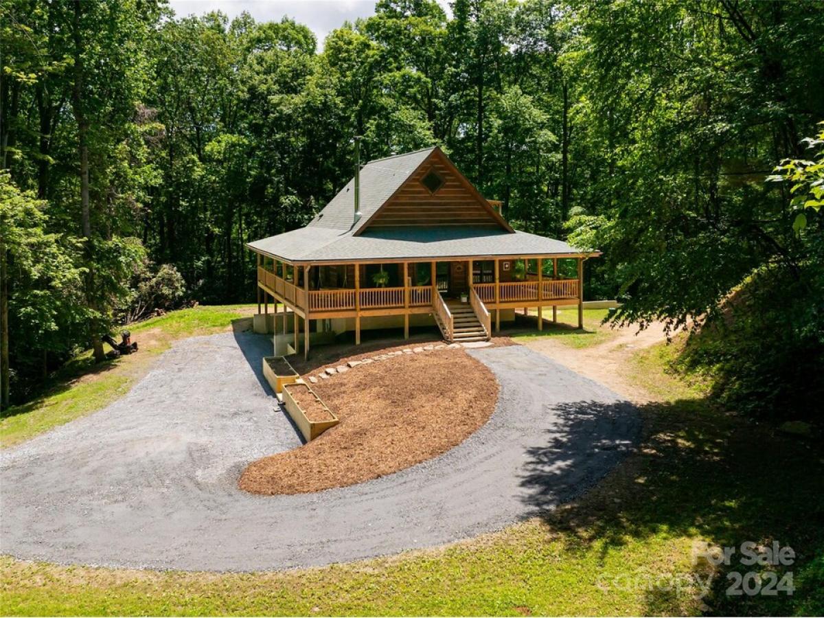 Picture of Home For Sale in Fletcher, North Carolina, United States