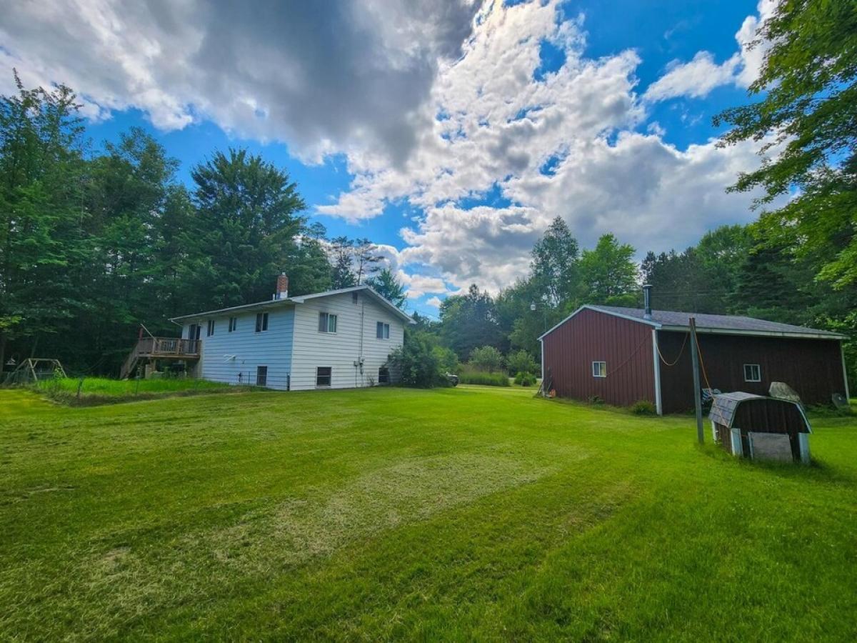 Picture of Home For Sale in Coleman, Michigan, United States