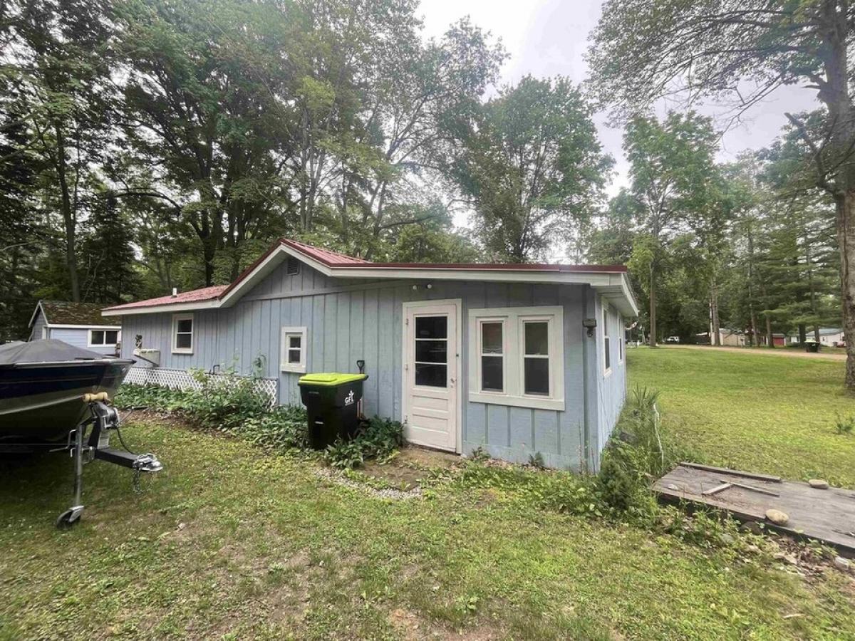 Picture of Home For Sale in Lake, Michigan, United States