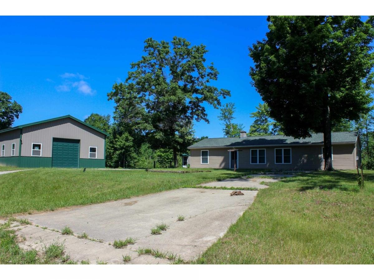 Picture of Home For Sale in Farwell, Michigan, United States