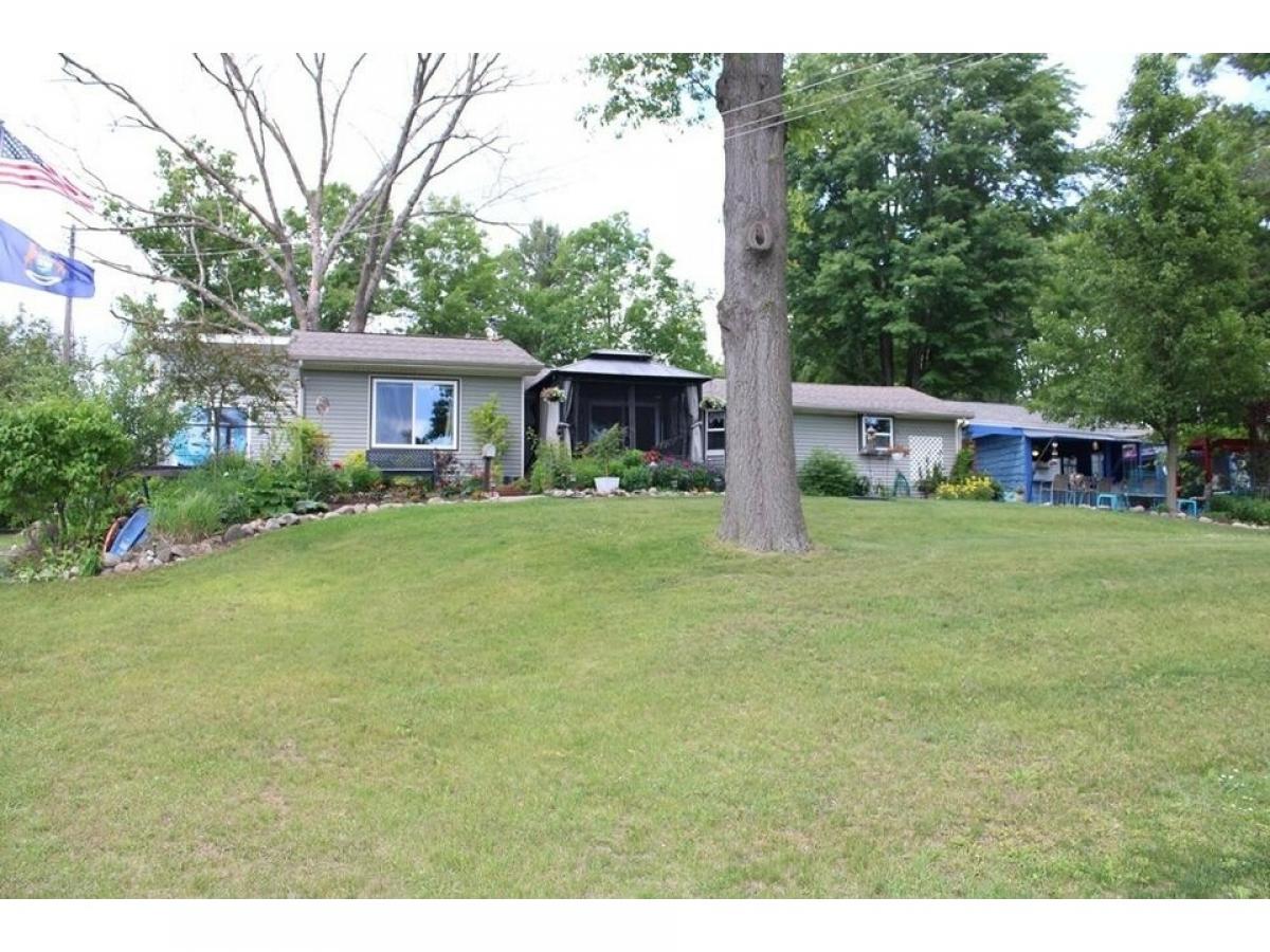 Picture of Home For Sale in Farwell, Michigan, United States