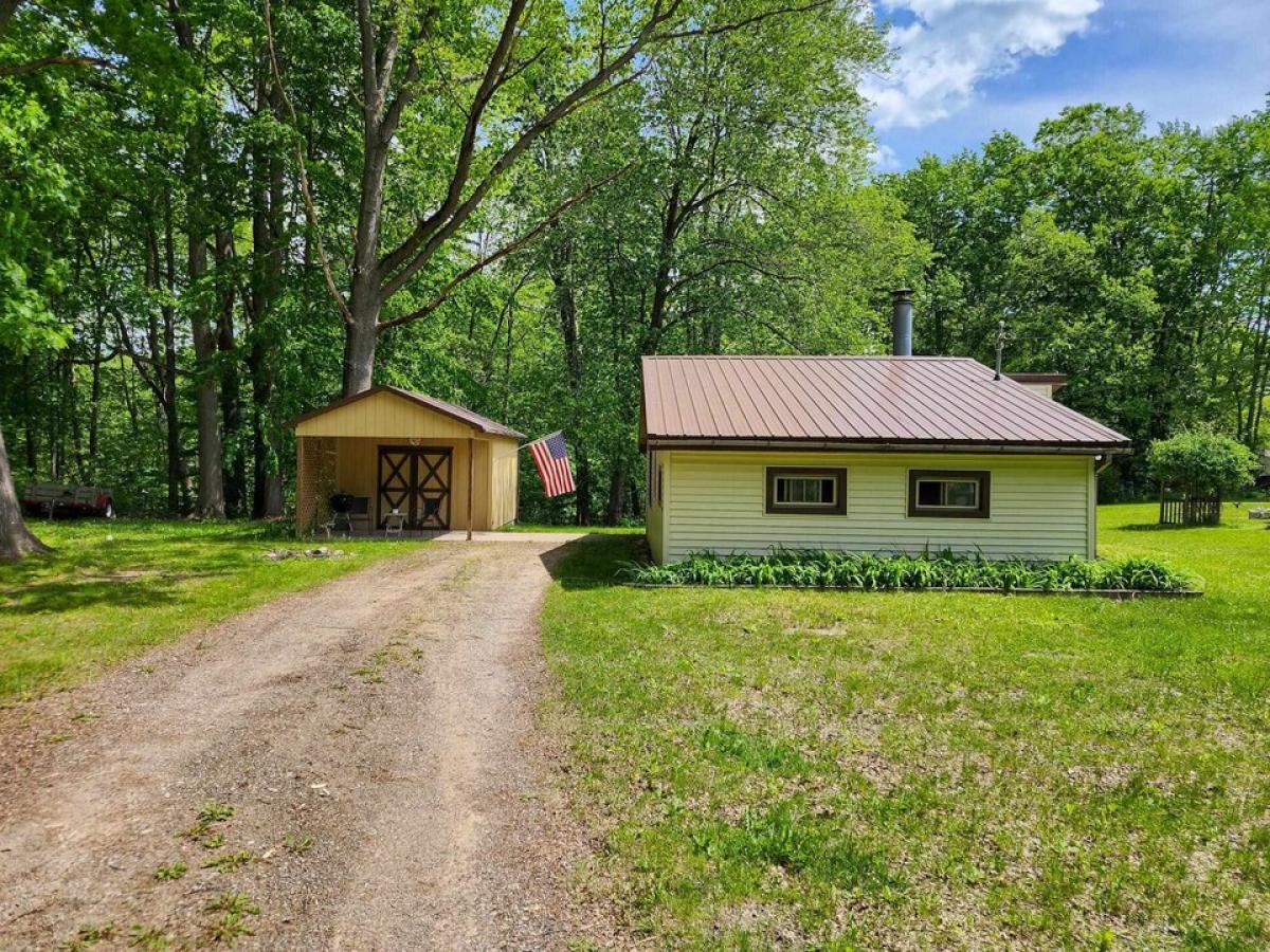 Picture of Home For Sale in Lake, Michigan, United States