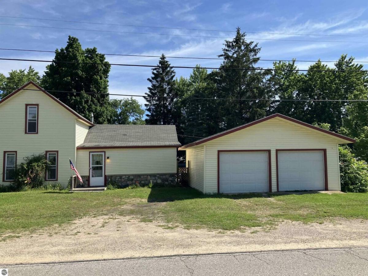 Picture of Home For Sale in Kalkaska, Michigan, United States