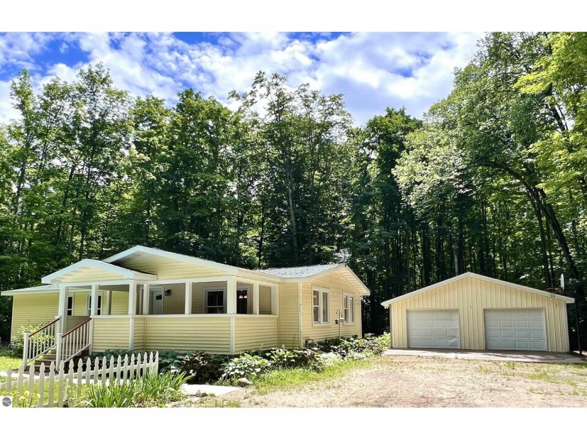 Picture of Home For Sale in Mancelona, Michigan, United States