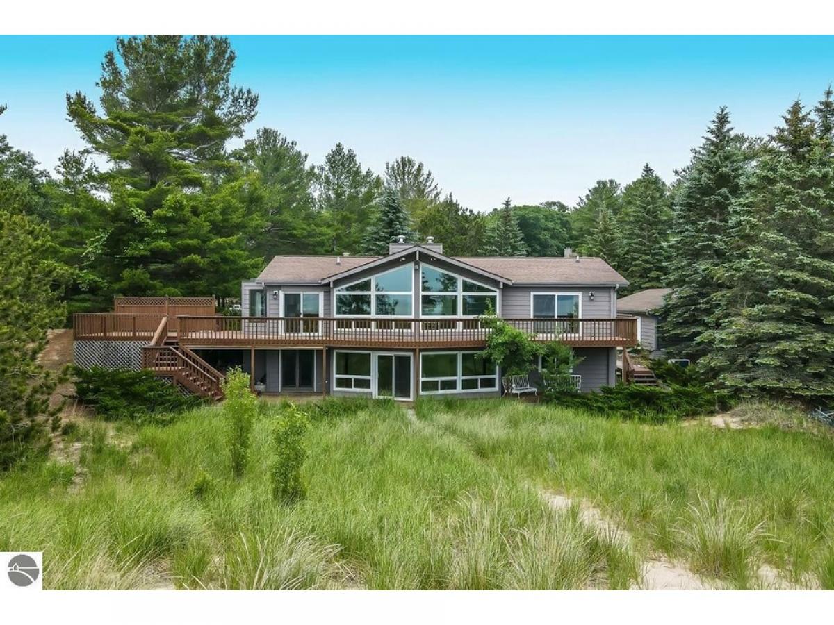 Picture of Home For Sale in Kewadin, Michigan, United States