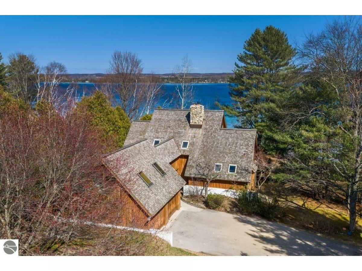 Picture of Home For Sale in Leland, Michigan, United States