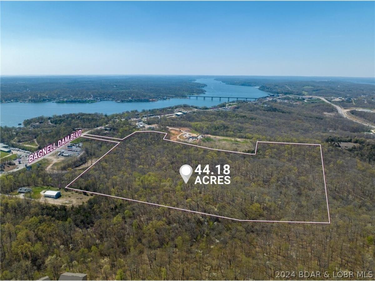 Picture of Residential Land For Sale in Lake Ozark, Missouri, United States