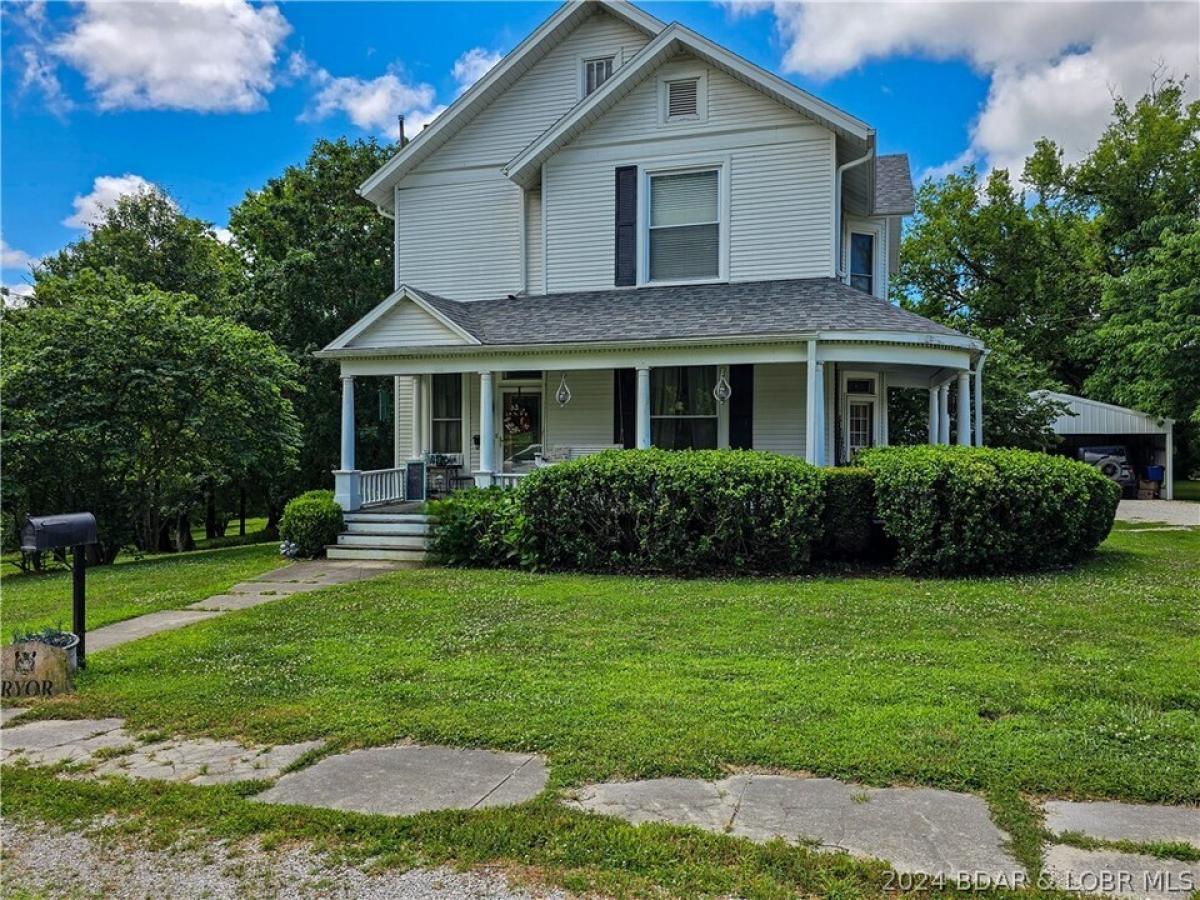 Picture of Home For Sale in Versailles, Missouri, United States