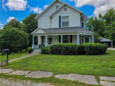 Home For Sale in Versailles, Missouri