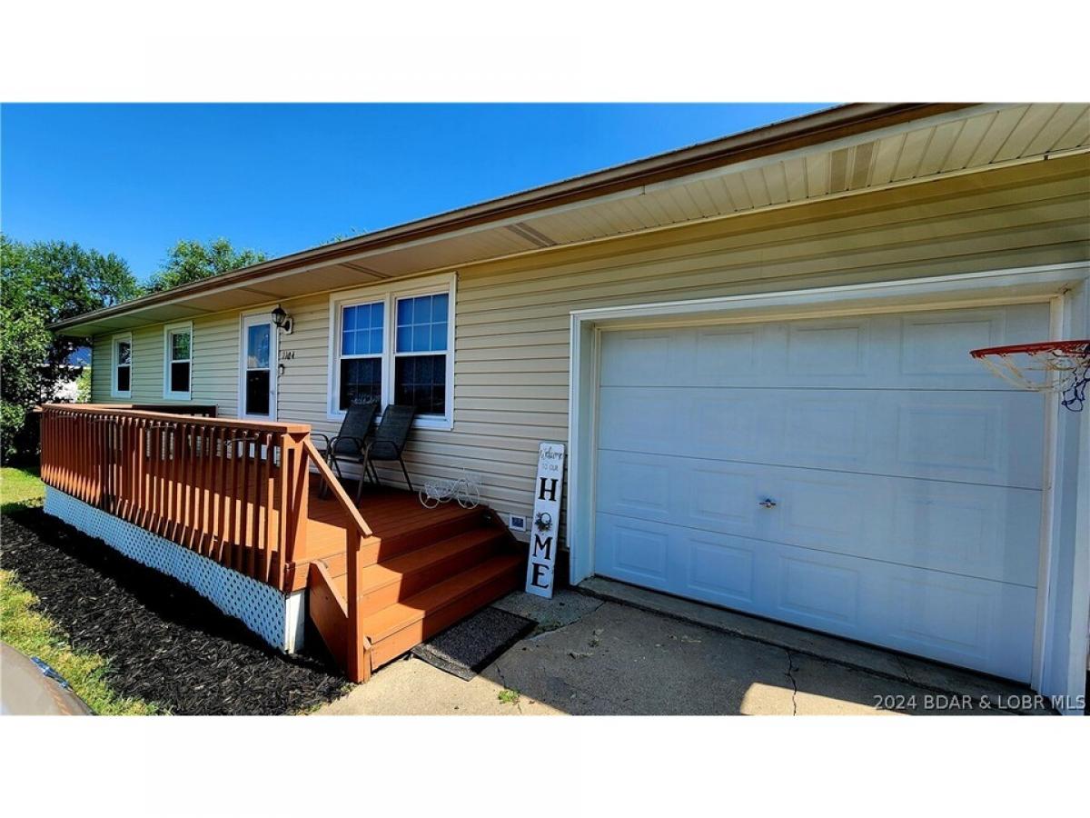 Picture of Home For Sale in Versailles, Missouri, United States