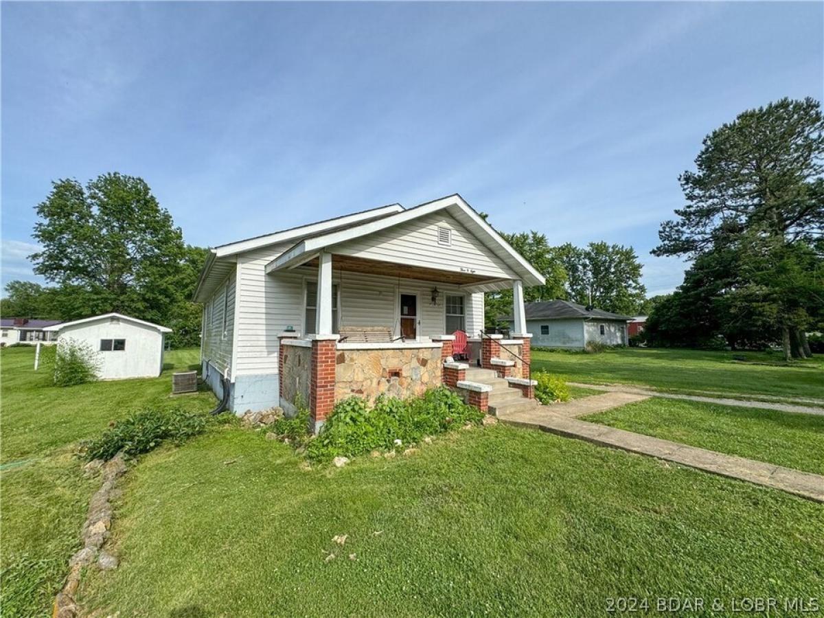 Picture of Home For Sale in Versailles, Missouri, United States