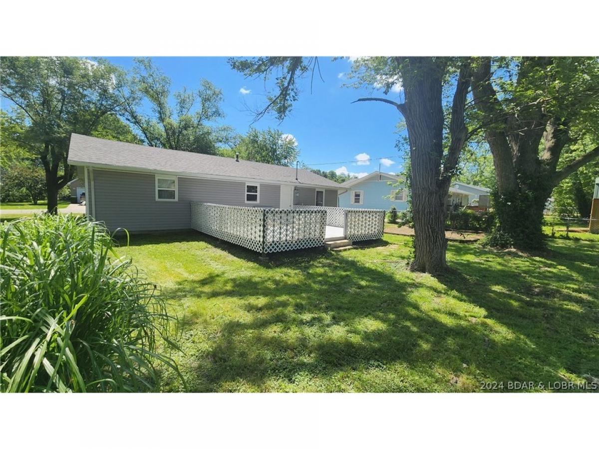 Picture of Home For Sale in Versailles, Missouri, United States