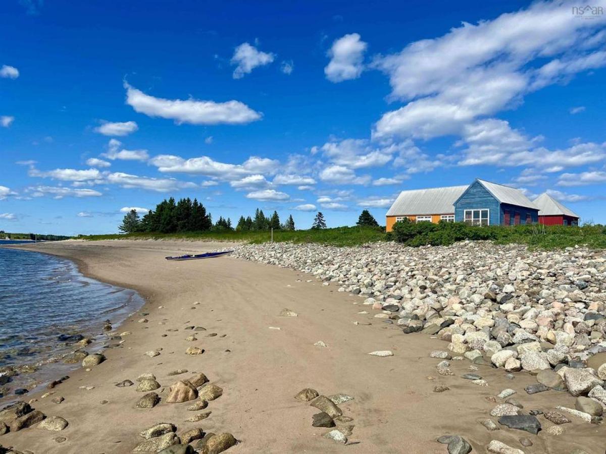 Picture of Home For Sale in Mahone Bay, Nova Scotia, Canada