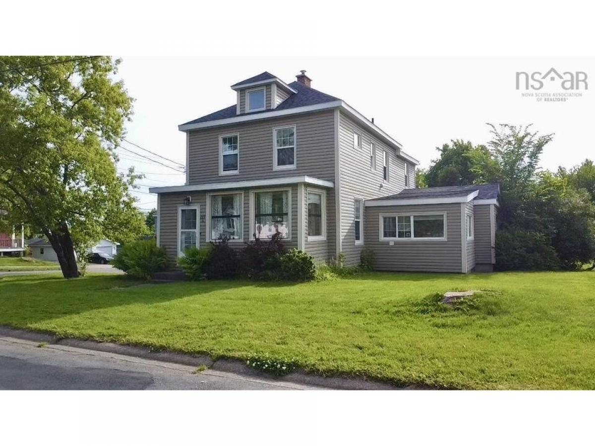 Picture of Home For Sale in New Glasgow, Nova Scotia, Canada