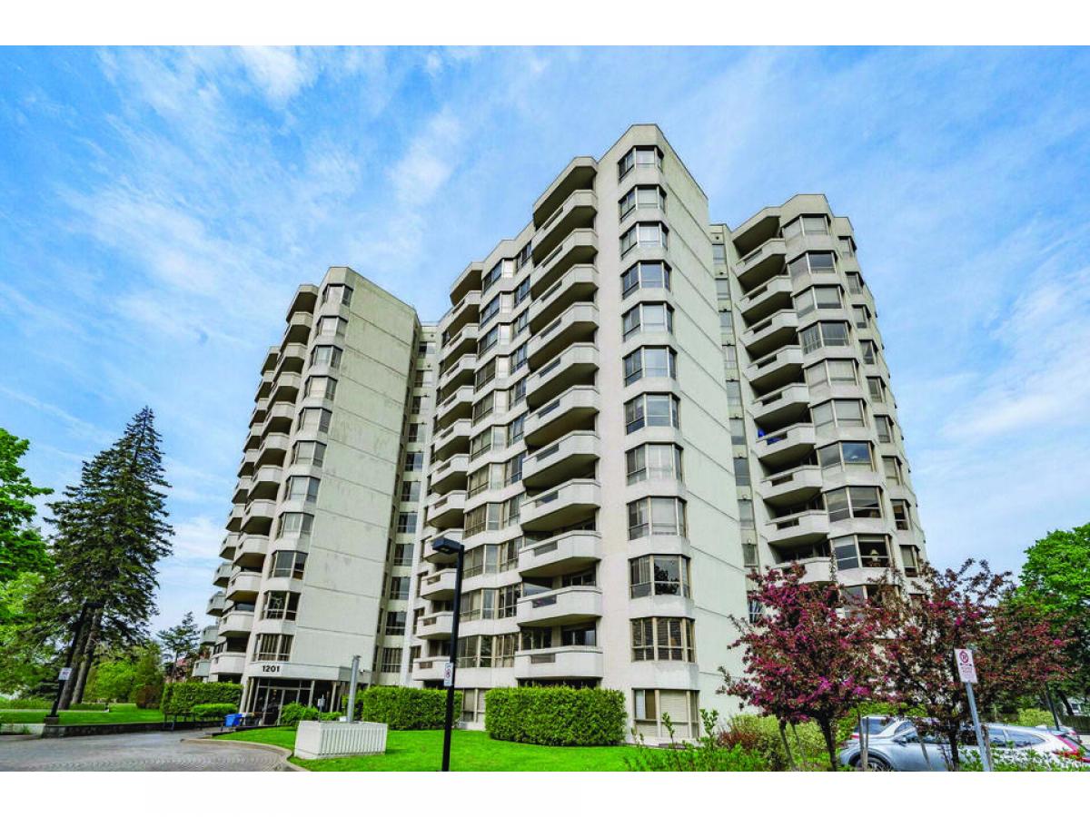 Picture of Condo For Sale in Burlington, Ontario, Canada