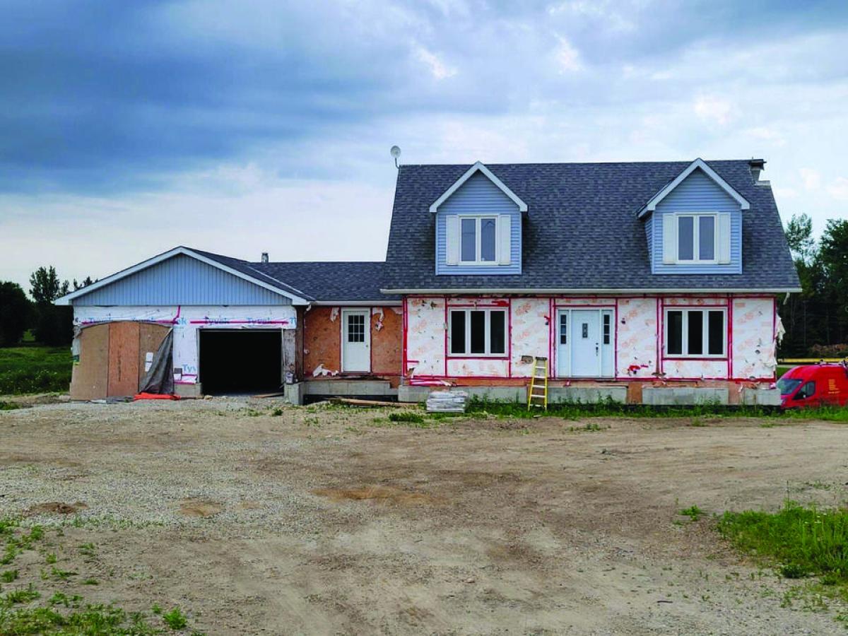 Picture of Home For Sale in Mount Forest, Ontario, Canada