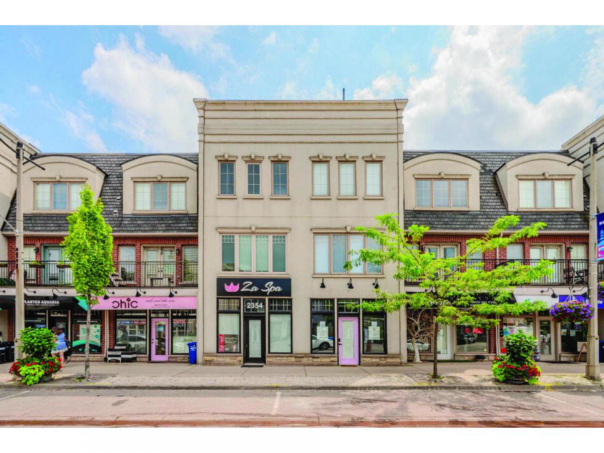 Picture of Commercial Building For Sale in Oakville, Ontario, Canada