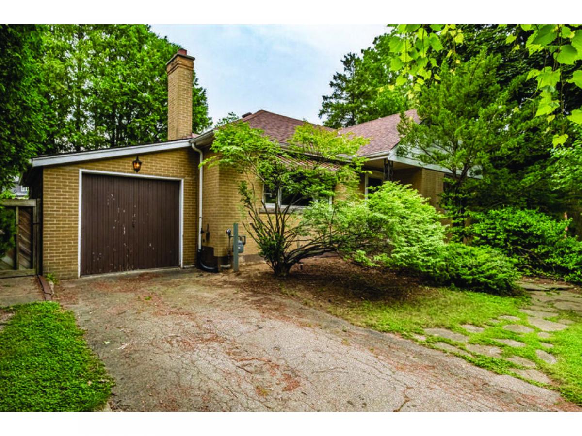 Picture of Home For Sale in Ancaster, Ontario, Canada