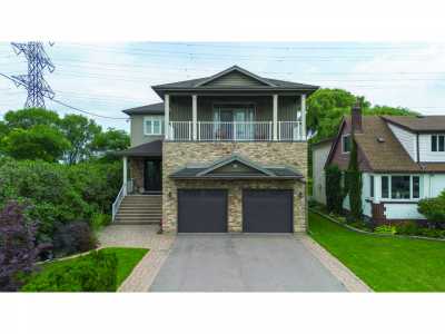 Home For Sale in Hamilton, Canada