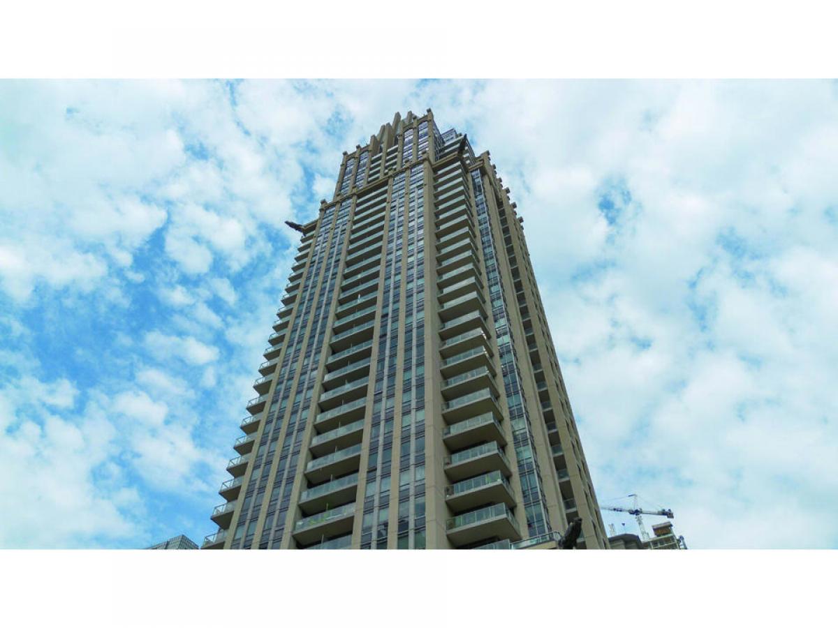 Picture of Condo For Sale in Mississauga, Ontario, Canada