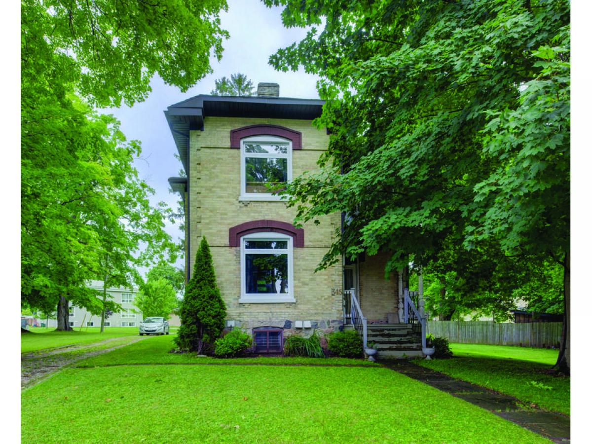 Picture of Home For Sale in Mount Forest, Ontario, Canada