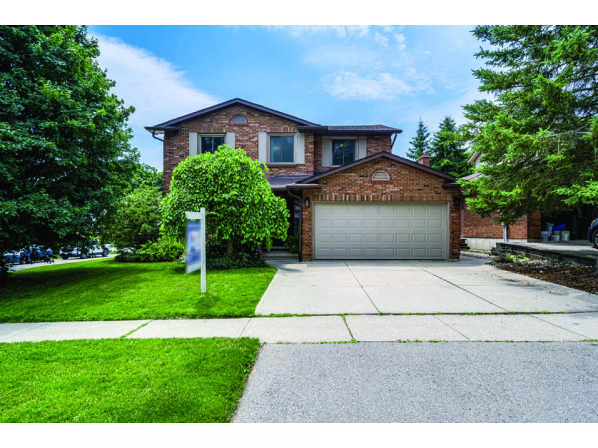 Picture of Home For Sale in Dundas, Ontario, Canada