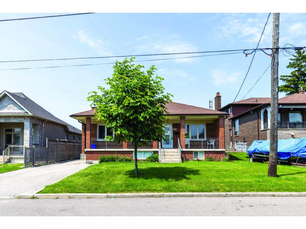 Picture of Home For Sale in Toronto, Ontario, Canada