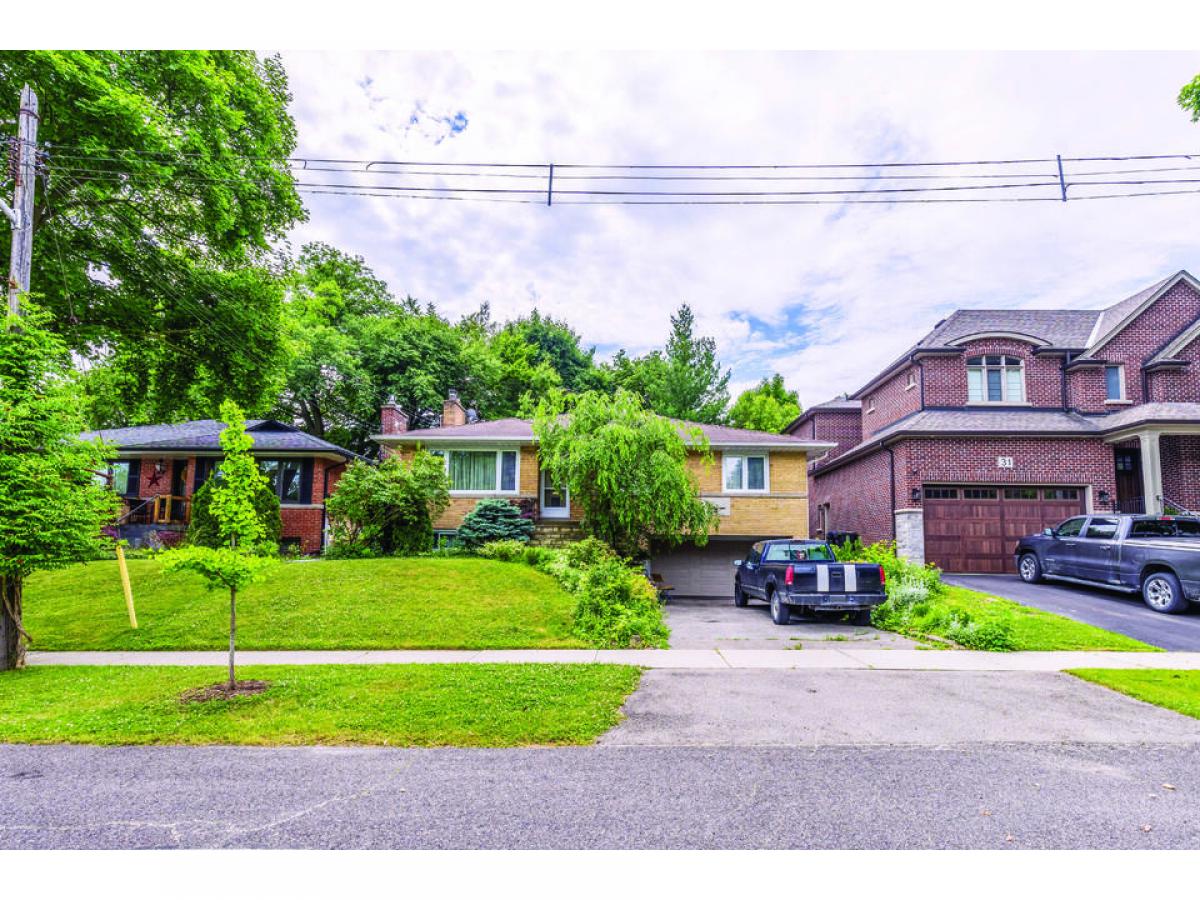 Picture of Home For Sale in Toronto, Ontario, Canada